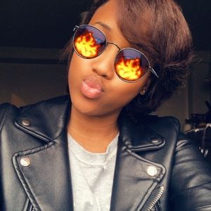 Meet your Posher, Janet